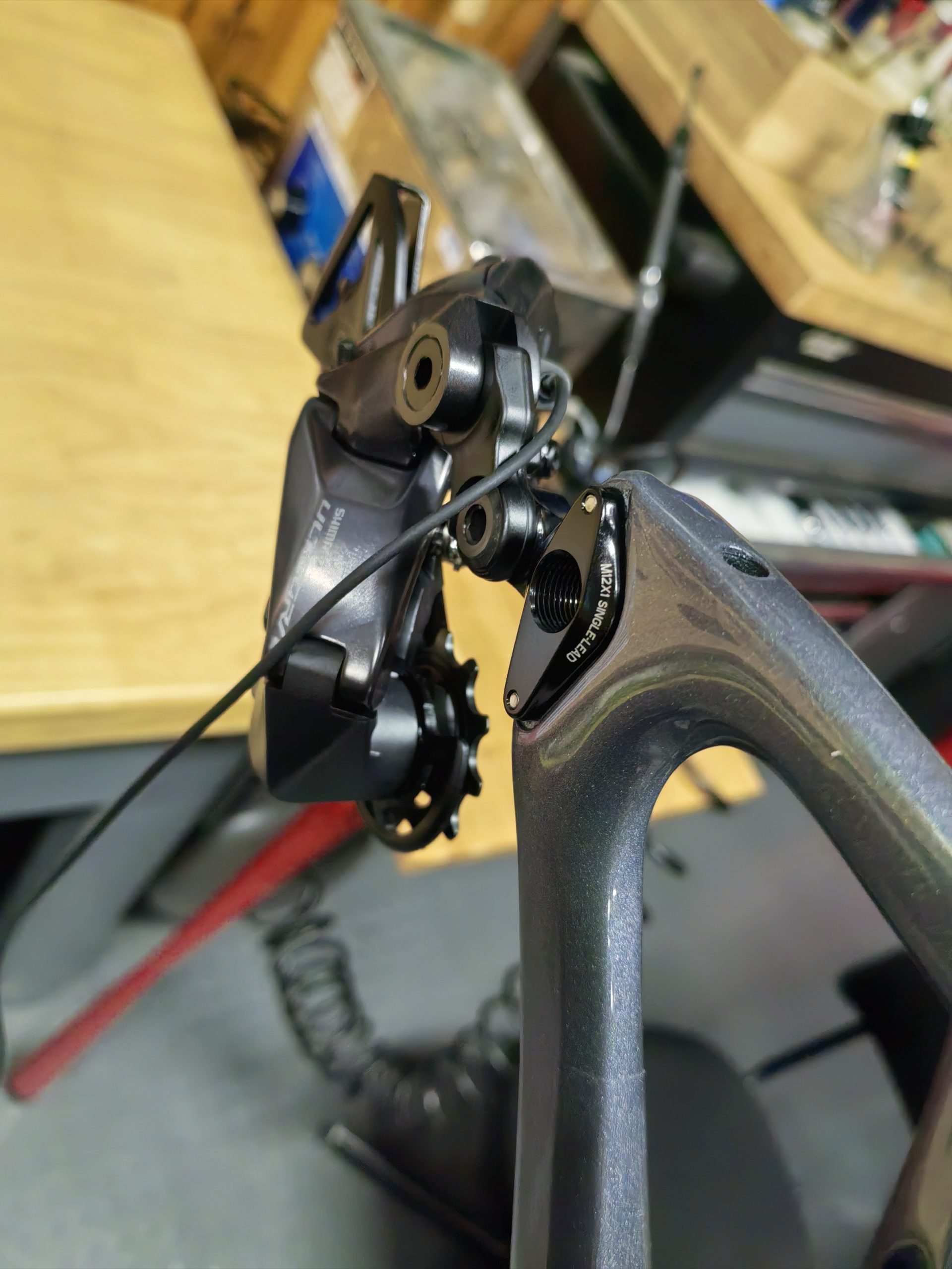尾钩 M12x1 SINGLE LEAD 与后拨