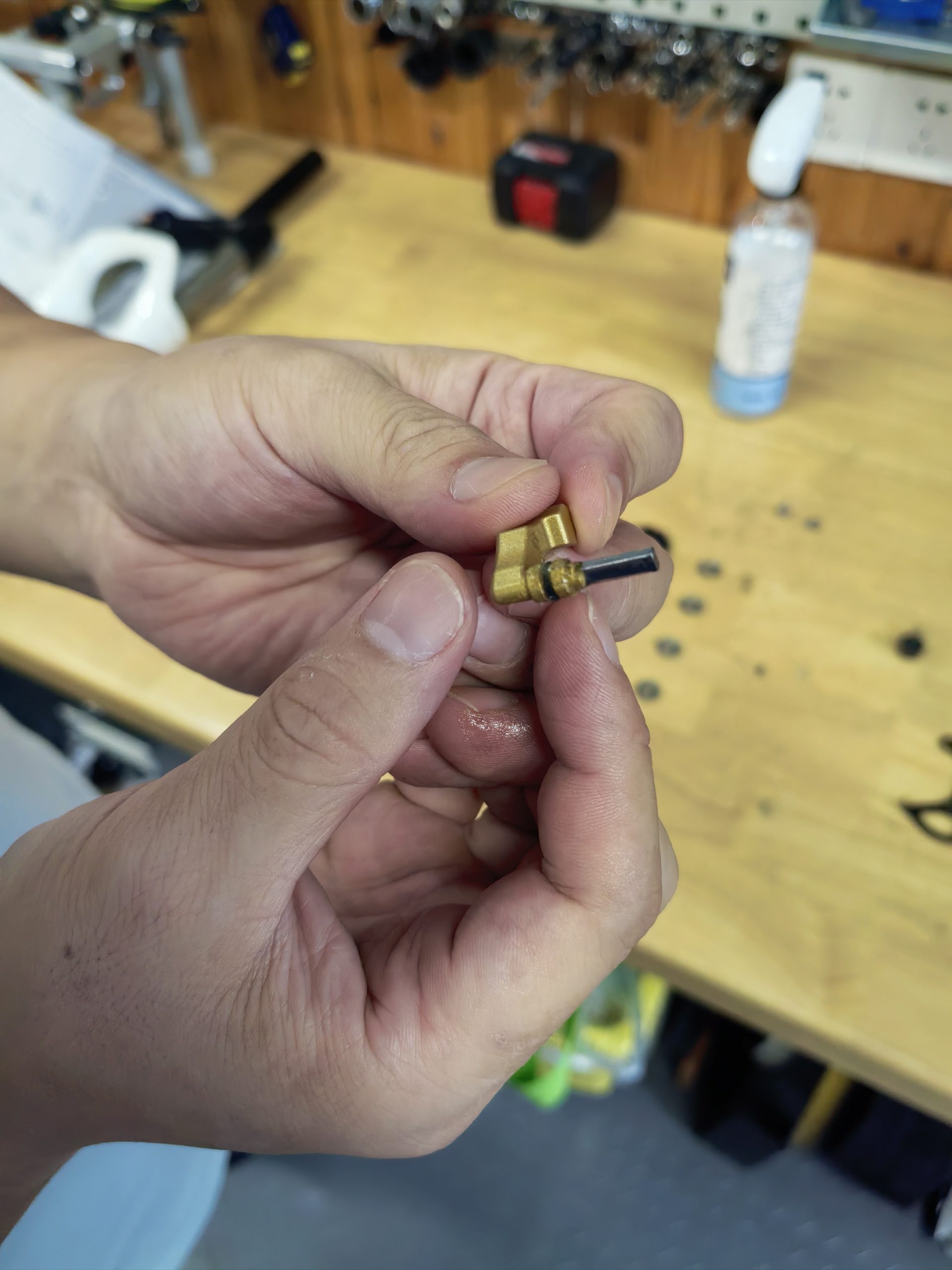 金色离合器凸轮拨杆,注意轴上的O型密封圈