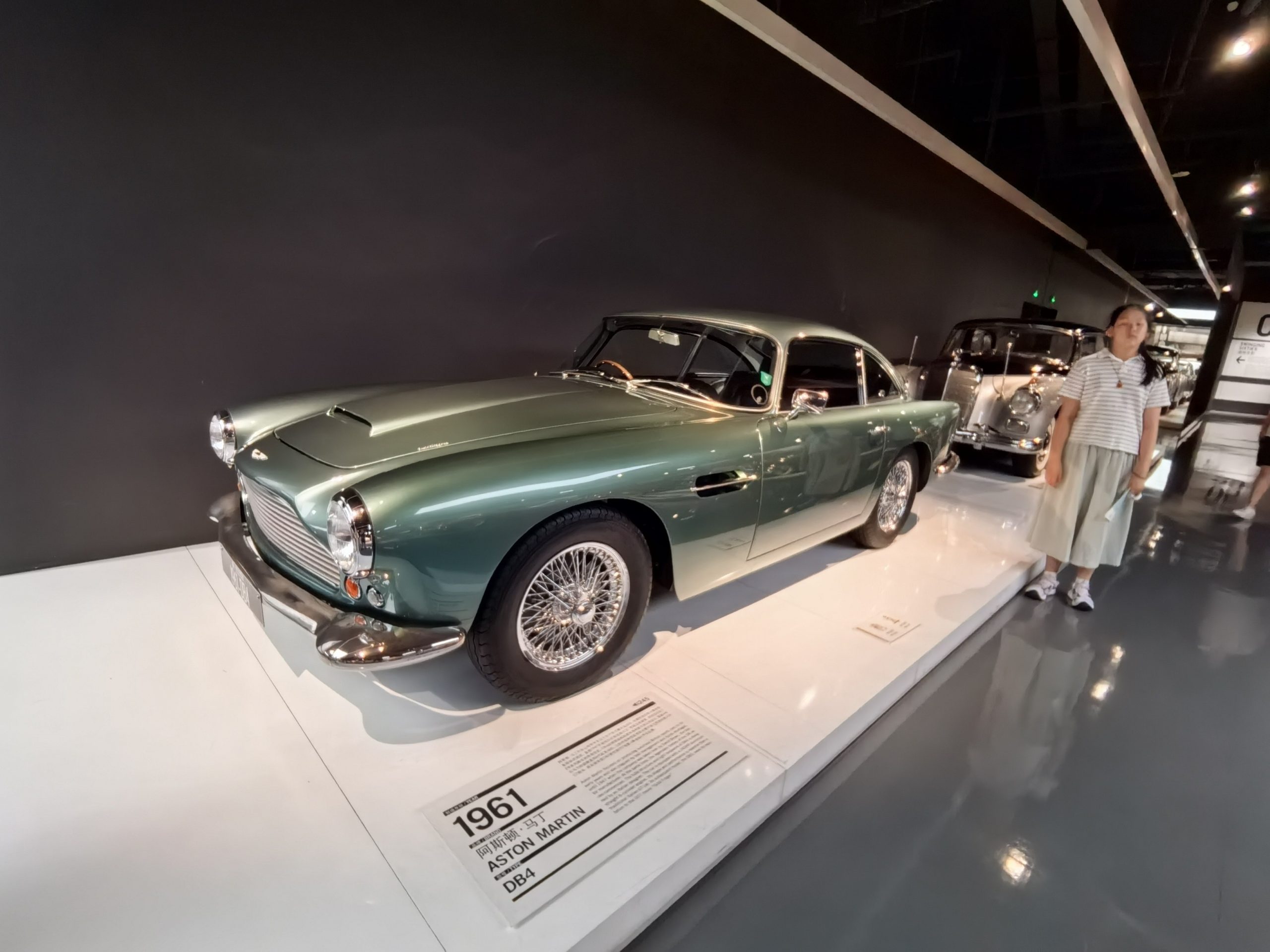 1961 Aston Martin DB4,墨绿色车身——英式GT的优雅典范