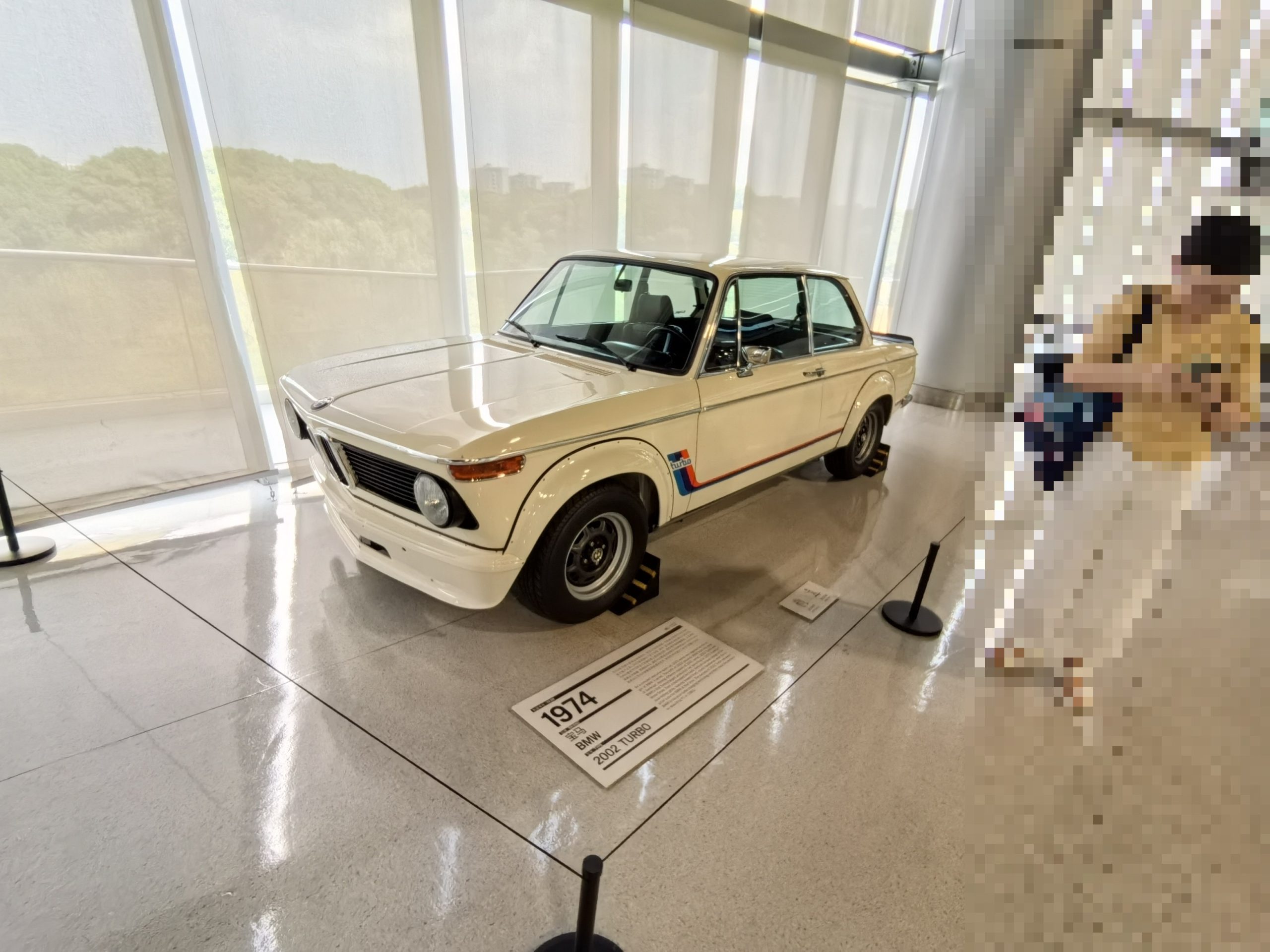 1974 BMW 2002 Turbo,白色车身配M运动条纹——欧洲首辆涡轮增压量产车